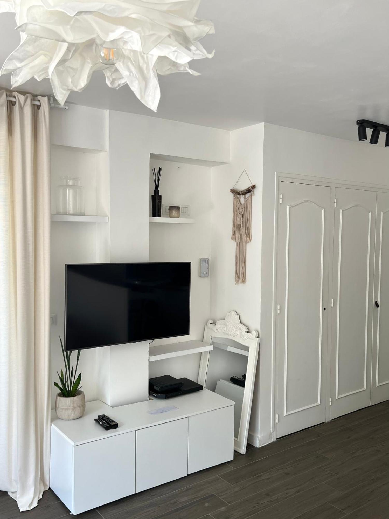 Cosy With Garden And Free Parking - Apartment *
